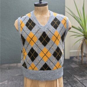 Zara Men's V-Neck Argyle Sweater Vest - Gray and Yellow